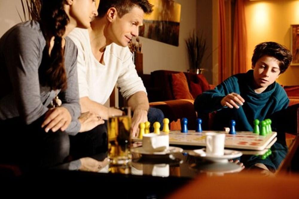 A-Rosa Sylt Hotel List Exterior photo A family playing a board game